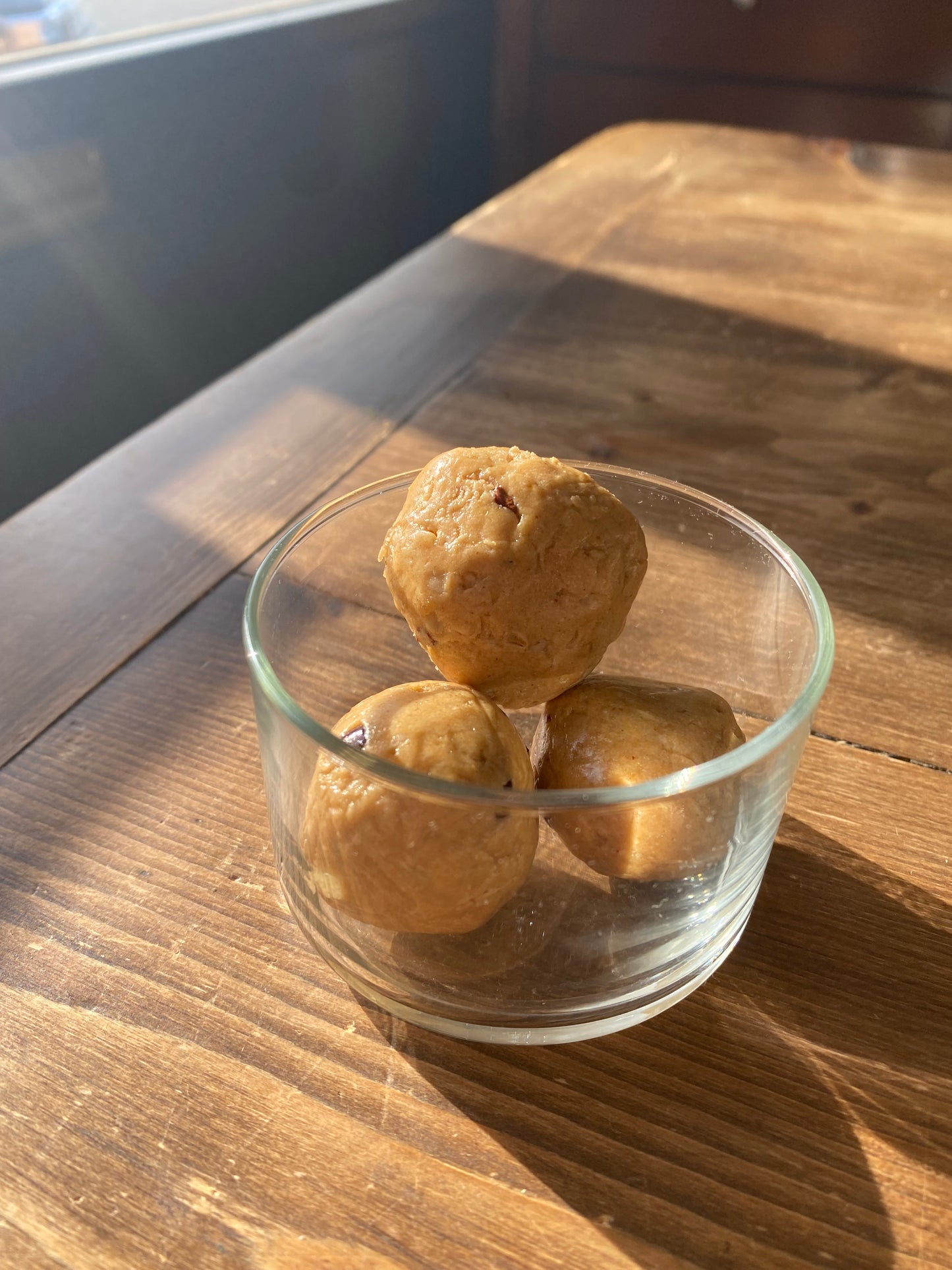 Cinnamon Raisin Peanut Butter Protein Balls